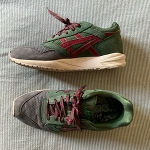 Size 9 1/2 Women’s ASICS Gel Saga Sneaker